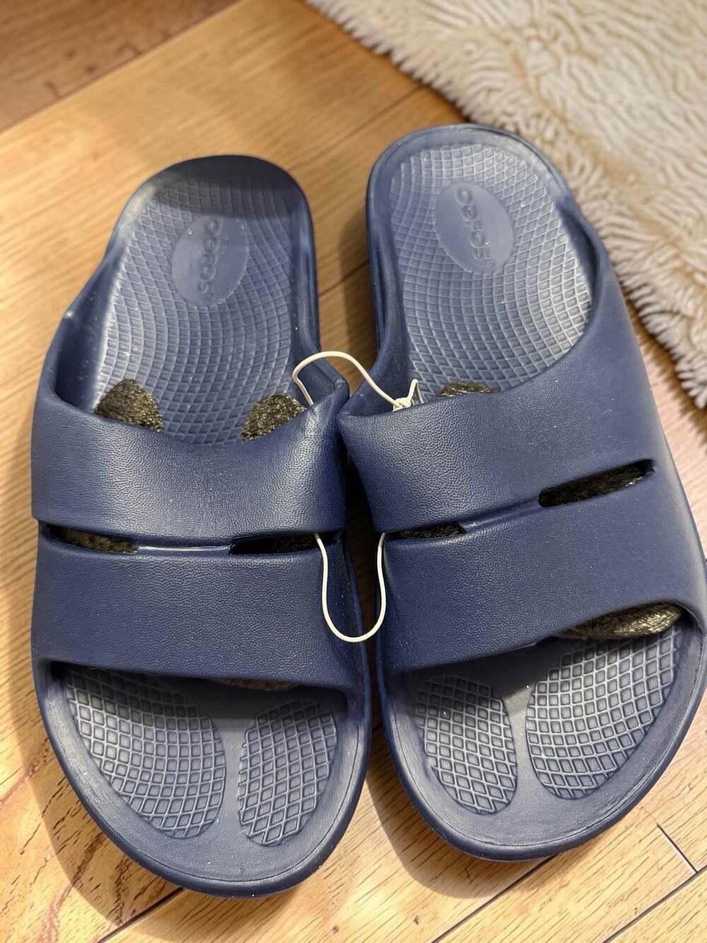 Oofos Ooahh Recovery Slide Sandal in Navy M6 W8